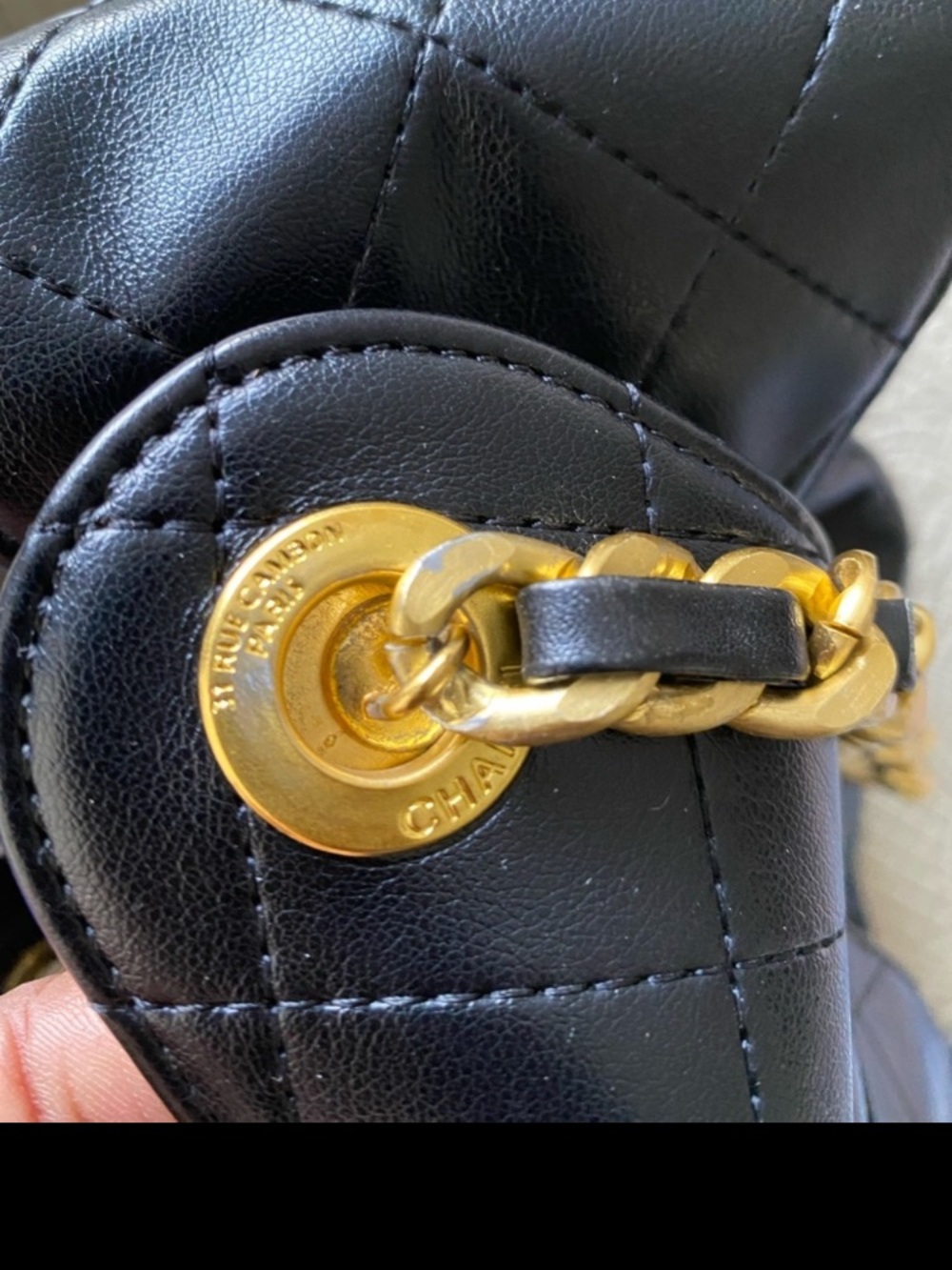 BLACK QUILTED CHAIN SHOULDER BAG - Picture 16 of 17